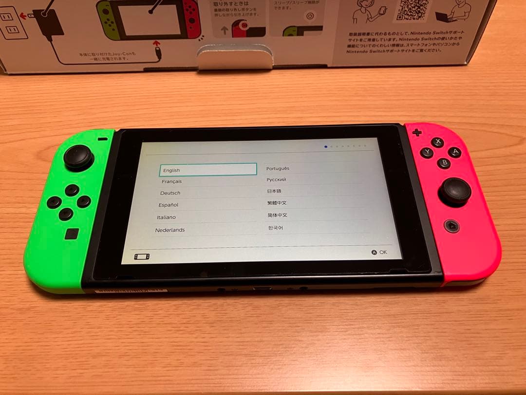 Switch本体　スプラトゥーン2コラボ　公式キャリングケース•メモリーカード付