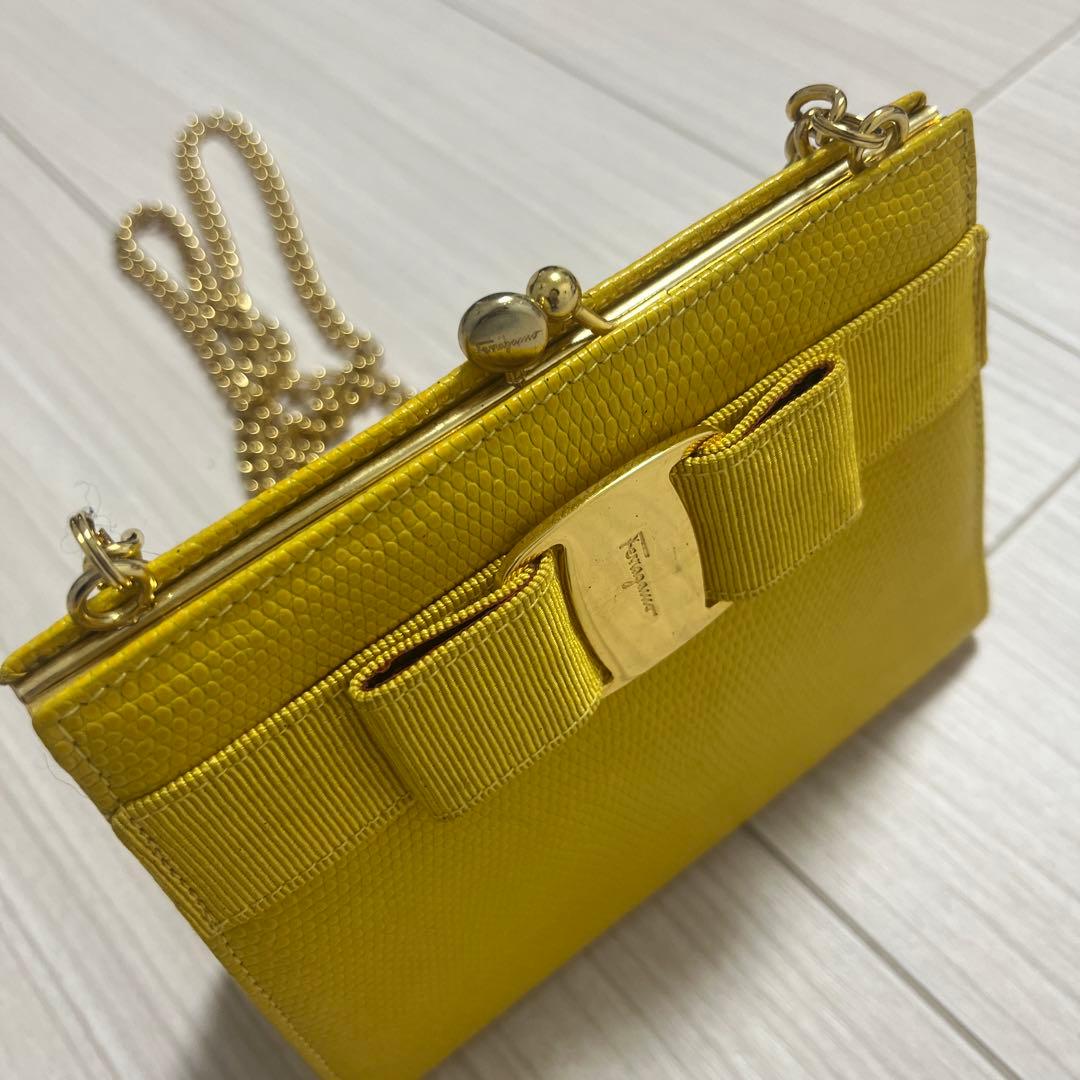 フェラガモ　ヴァラ　リボン　イエロー　がま口　ミニ　チェーン　ショルダーバッグ