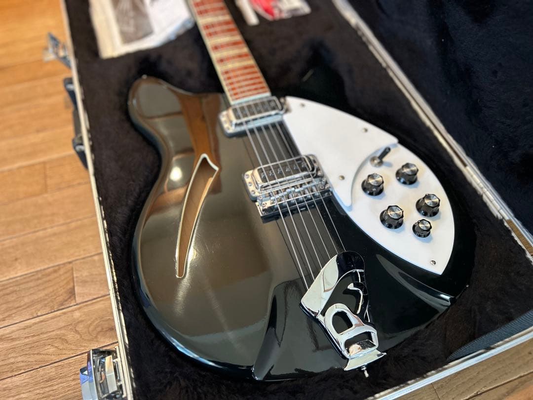 Rickenbacker 360 Jetglo ハードケース付