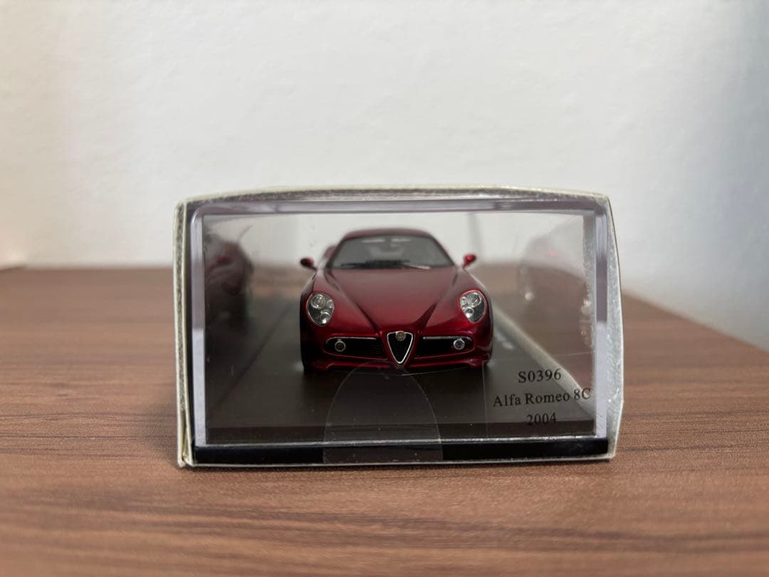 Spark Alfa Romeo 8C 2010 レッド