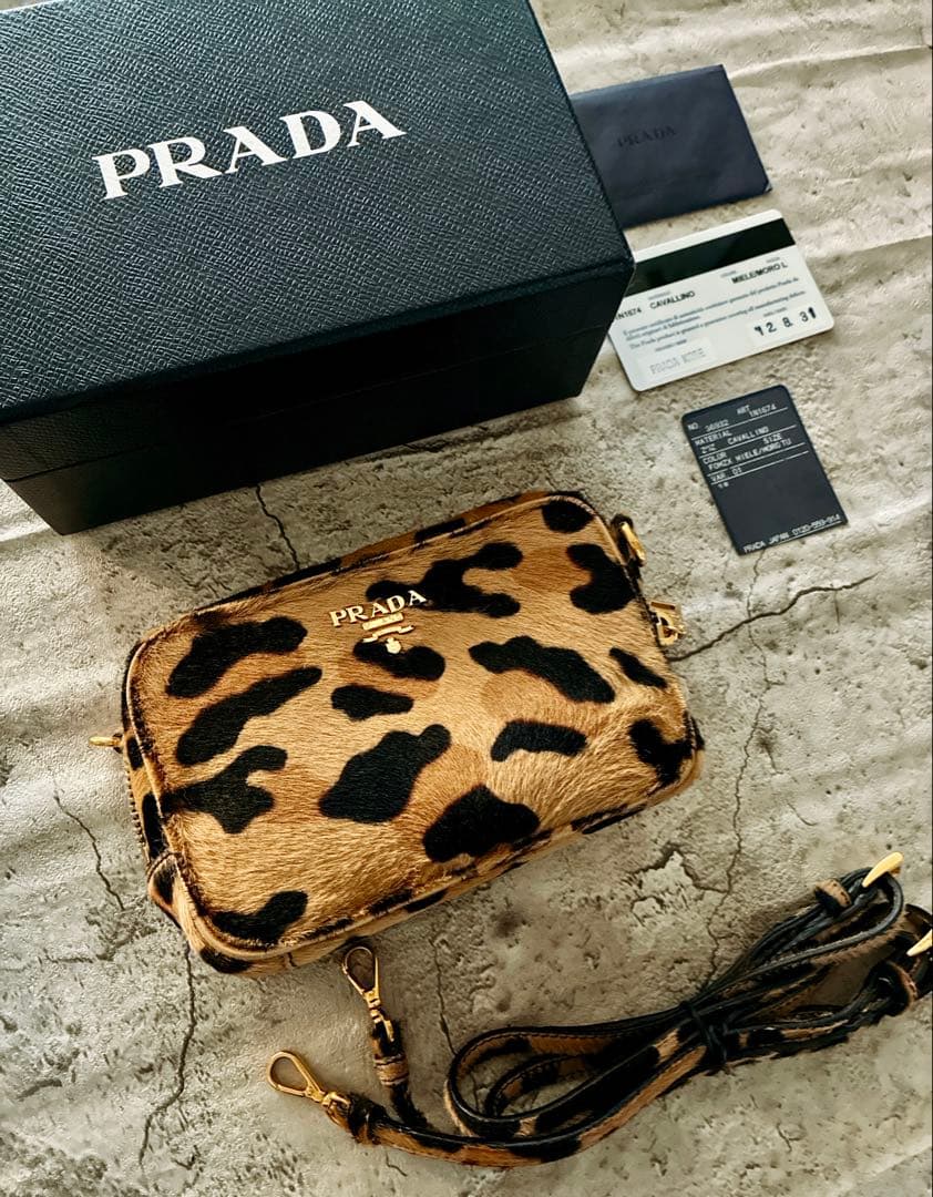 PRADA ヒョウ柄ショルダーバッグ