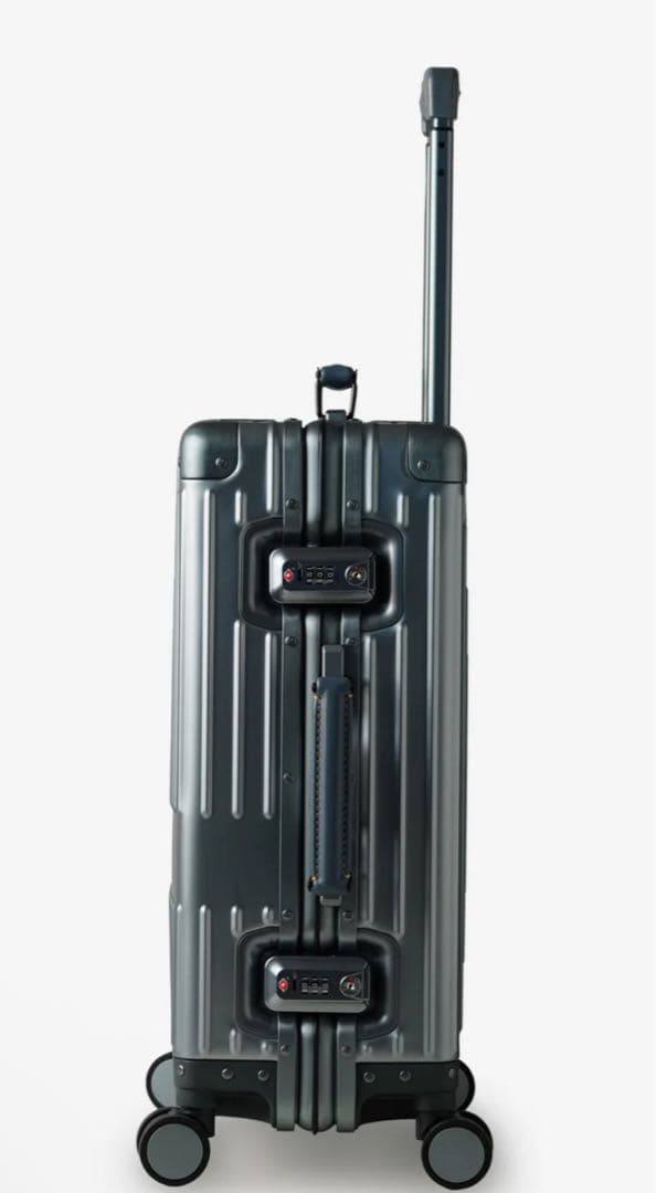 （新品希少）innovator アルミキャリーケース36L新型モデル（グレー系）