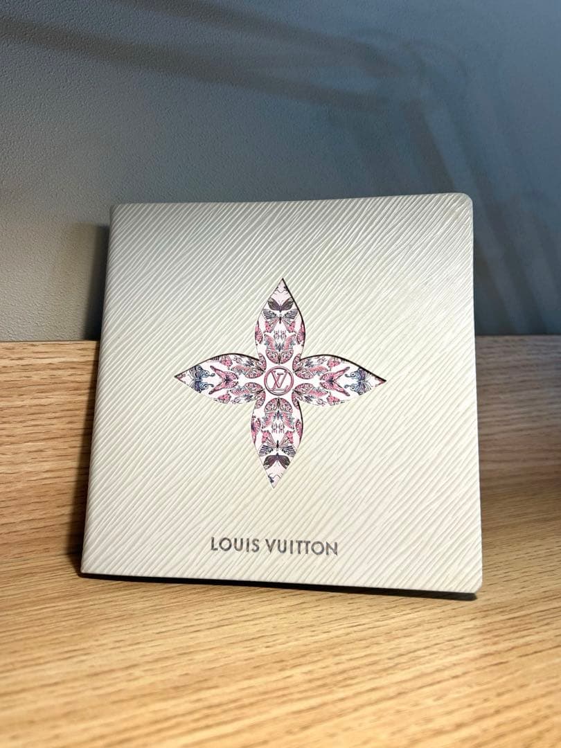 【希少】ルイ・ヴィトン　カラーリングブック