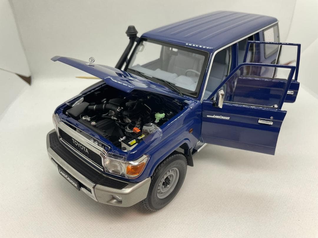702-024 Almost Real 1/18 トヨタ ランド クルーザー