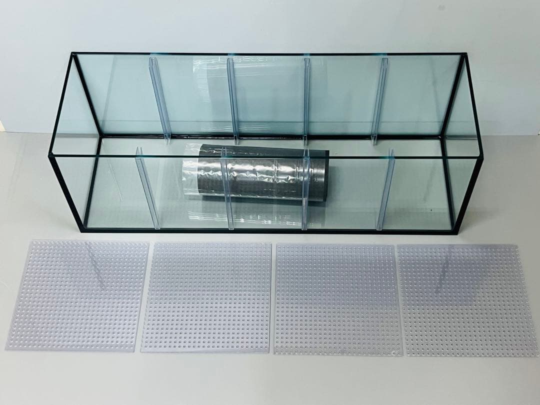 特注600ｘ200ｘ200㎜ 5室水槽 パンチング仕切り板付 ブラックシリコン