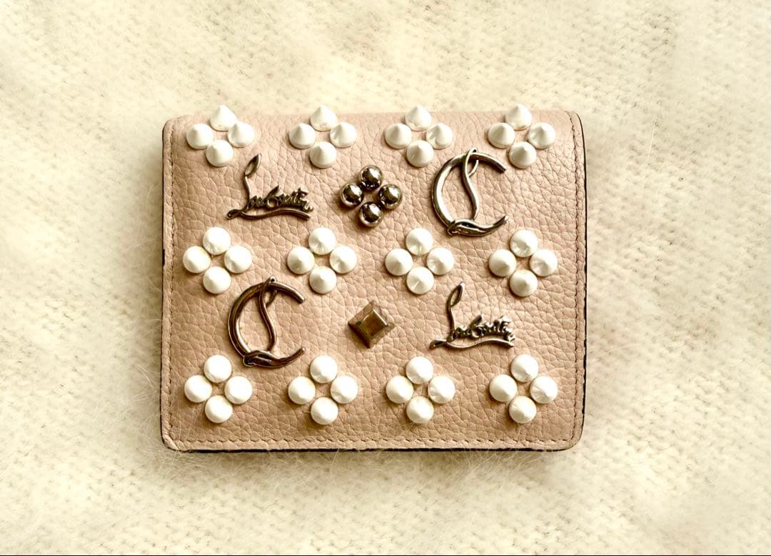 【正規品】クリスチャン・ルブタン★二つ折り財布★ピンク★美品★箱とリボン付き