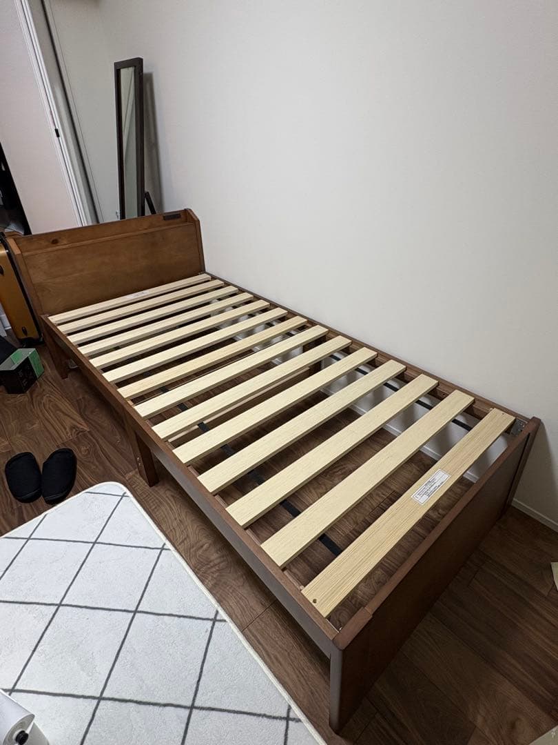 ニトリ シングルこぼれ止め棚付きベッドフレーム