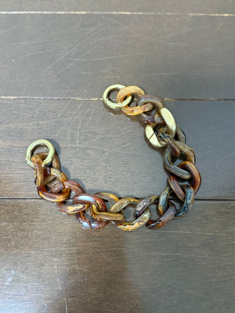 LOUVINI iPhone16pro用ケース