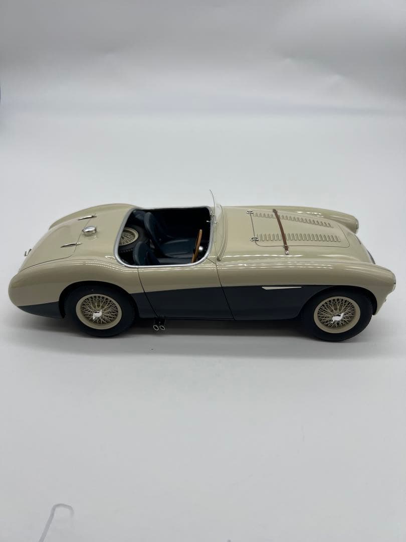No370 ミニカー1/18箱あり Austin Healey100S 1955