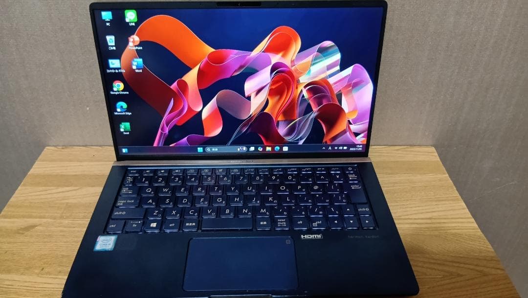 Asus UX333FA 8世代i5 紺ボディに金文字　office2019付き
