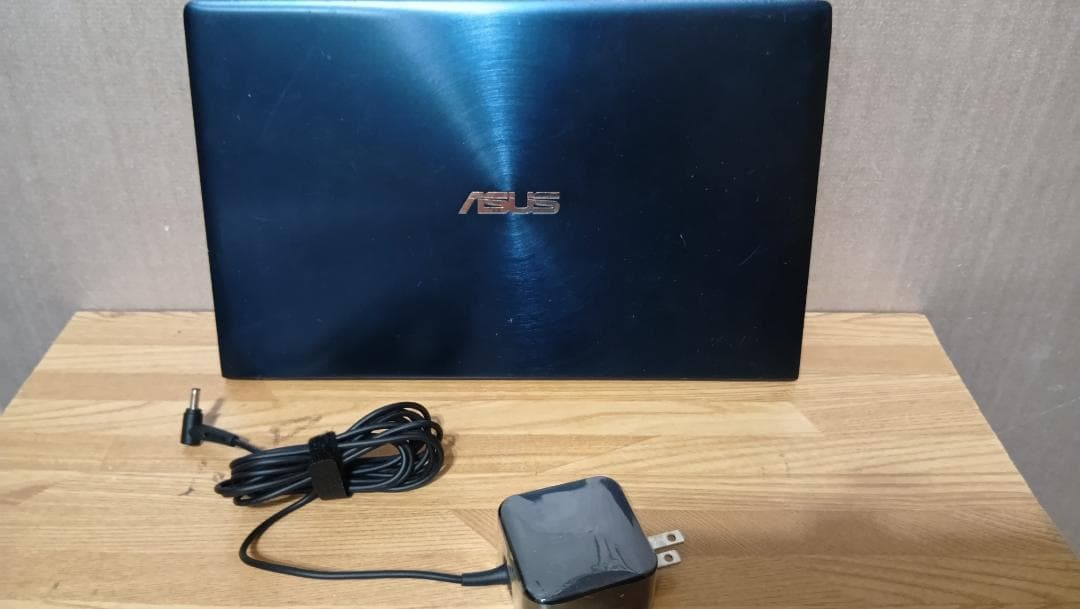 Asus UX333FA 8世代i5 紺ボディに金文字　office2019付き