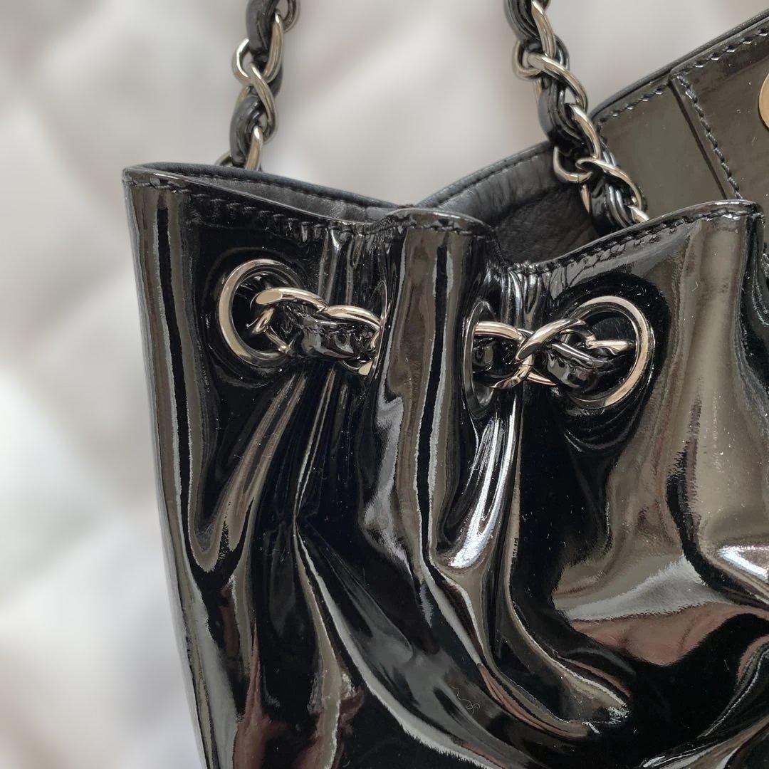 Y*A様 CHANEL 廃盤シャネルフラワーエナメルブラック ハンドバッグ