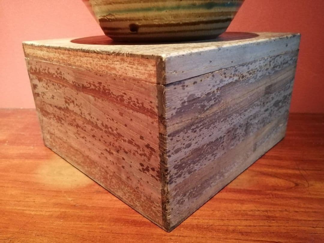 浜田庄司門窯・作　鉄絵渦文蓋物　共箱付き