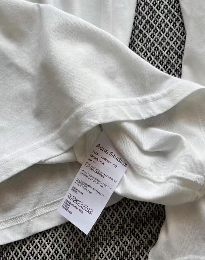 Acne Studios ロンT ダスティホワイト ロゴ入り
