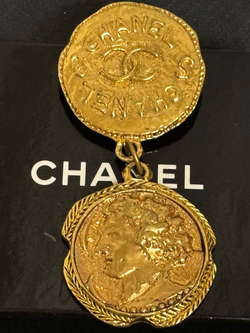 稀少　CHANEL　ブローチ　2連メダル　勲章風　ゴールド