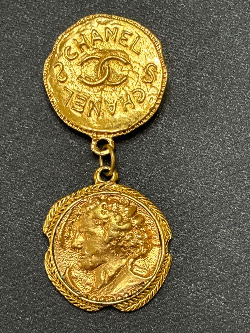 稀少　CHANEL　ブローチ　2連メダル　勲章風　ゴールド