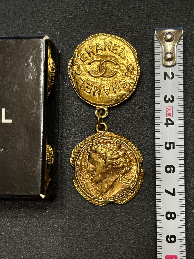稀少　CHANEL　ブローチ　2連メダル　勲章風　ゴールド