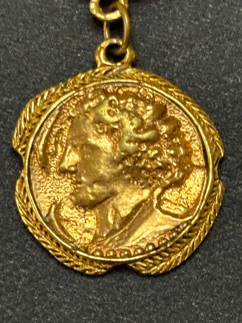 稀少　CHANEL　ブローチ　2連メダル　勲章風　ゴールド