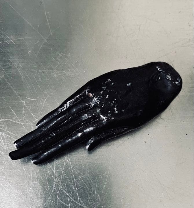 菊池克　香立て　「掌」　鉄釉　仏手　ジュエリー置き