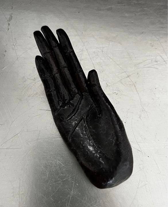 菊池克　香立て　「掌」　鉄釉　仏手　ジュエリー置き