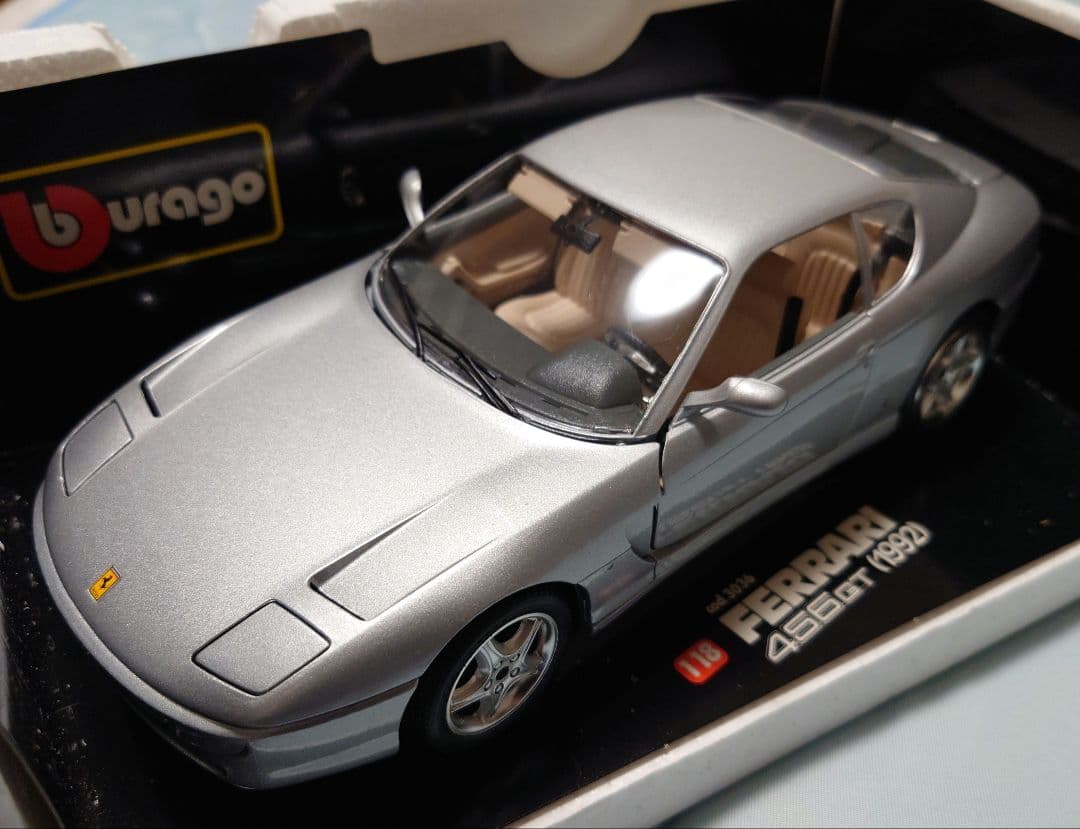 ミニカーBurago Ferrari 456GT (1992) 1/18スケール