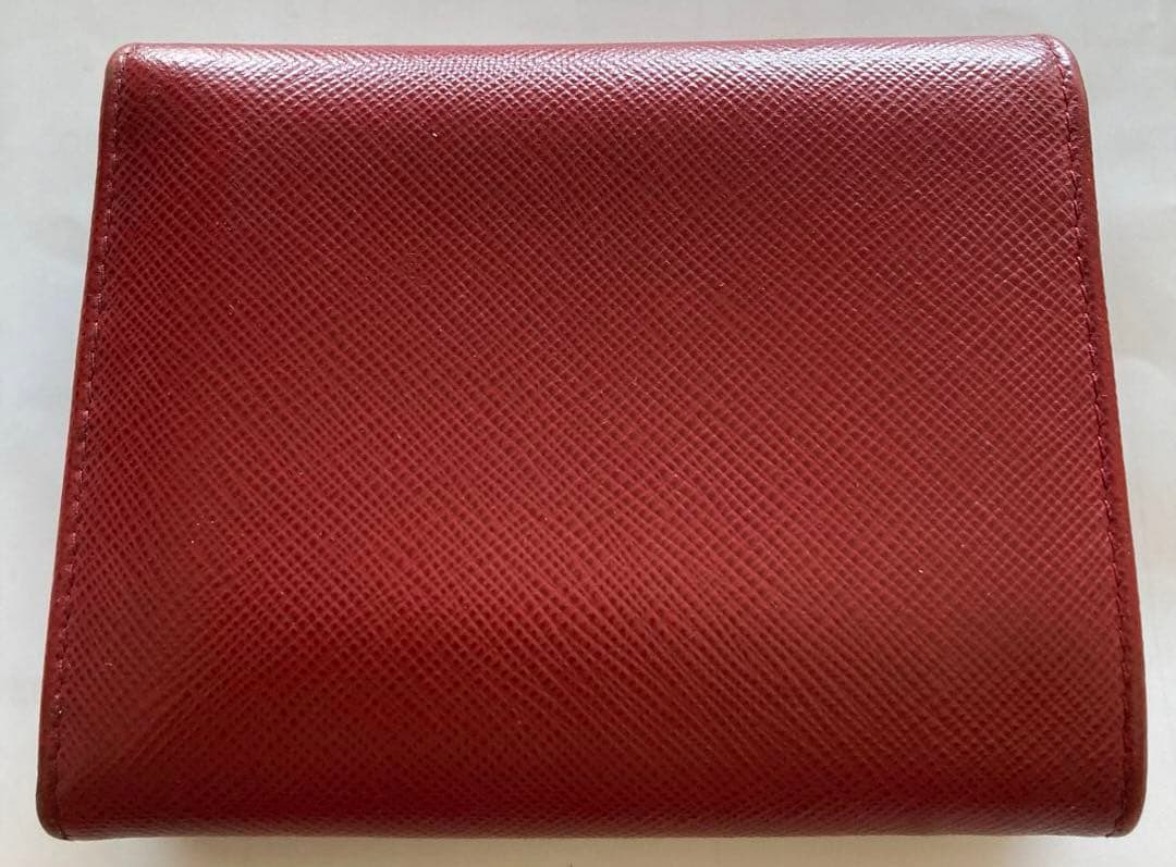 ＰＲＡＤＡプラダ　折り財布　レザー製レッド