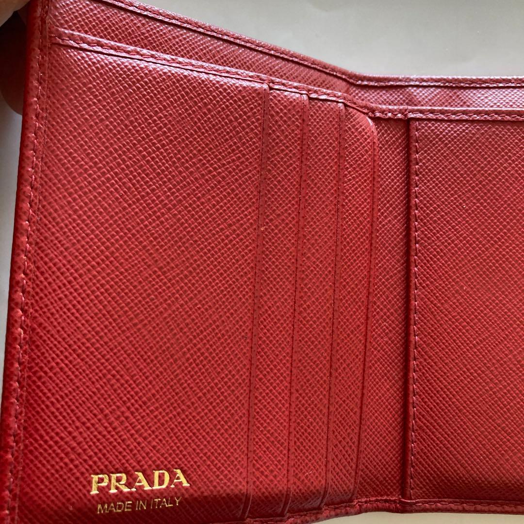 ＰＲＡＤＡプラダ　折り財布　レザー製レッド