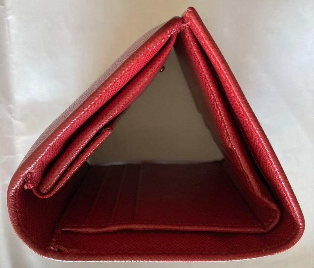 ＰＲＡＤＡプラダ　折り財布　レザー製レッド