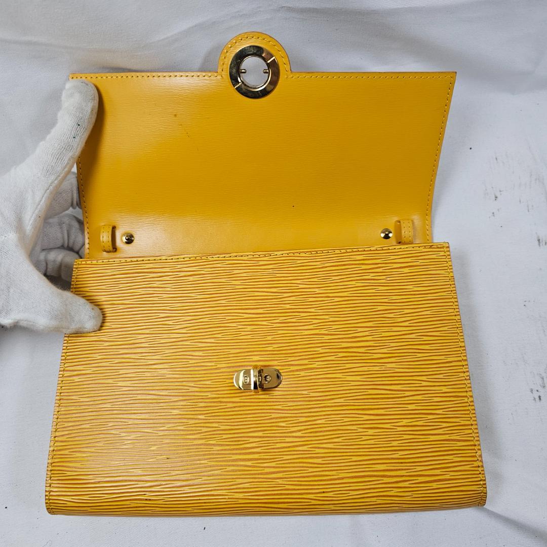Louis Vuitton エピライン　アルシュレザーショルダーバッグ　イエロー