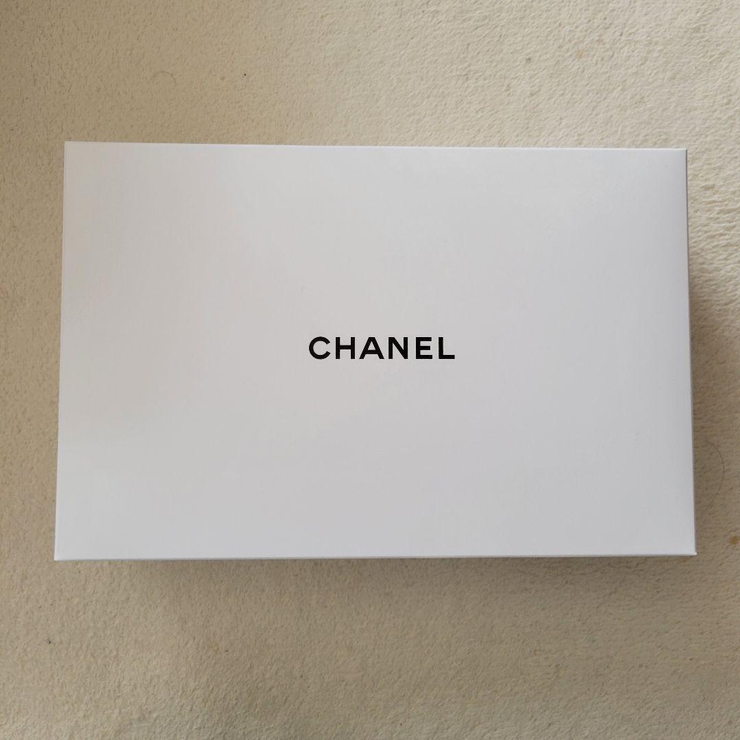CHANEL　クリスマスコフレ　エッセンスケアセット　シャネル