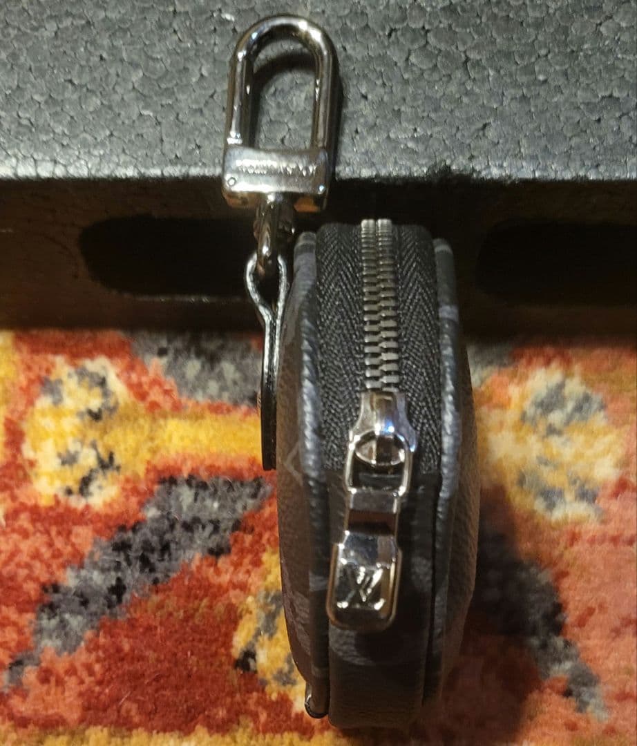 LOUIS VUITTON ポルト クレ ラウンド モノグラム エクリプス