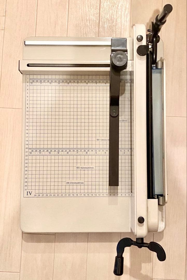 大型 A4対応裁断機 グリッド付き