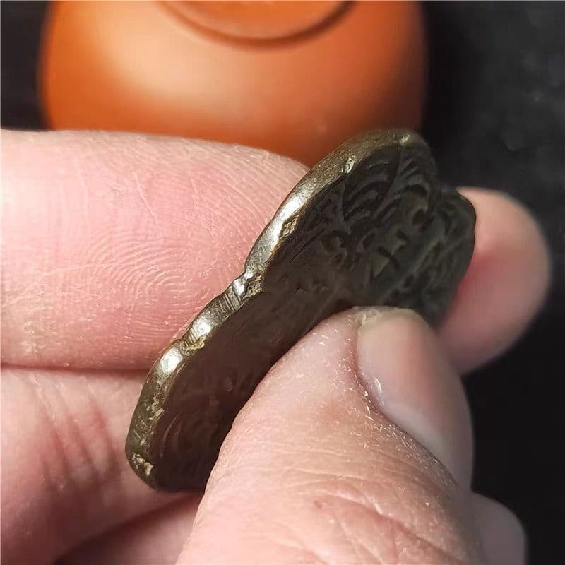 手工芸品の真鍮を模倣して子孫は栄えます背福寿康寧鑑賞してコレクションを贈ります