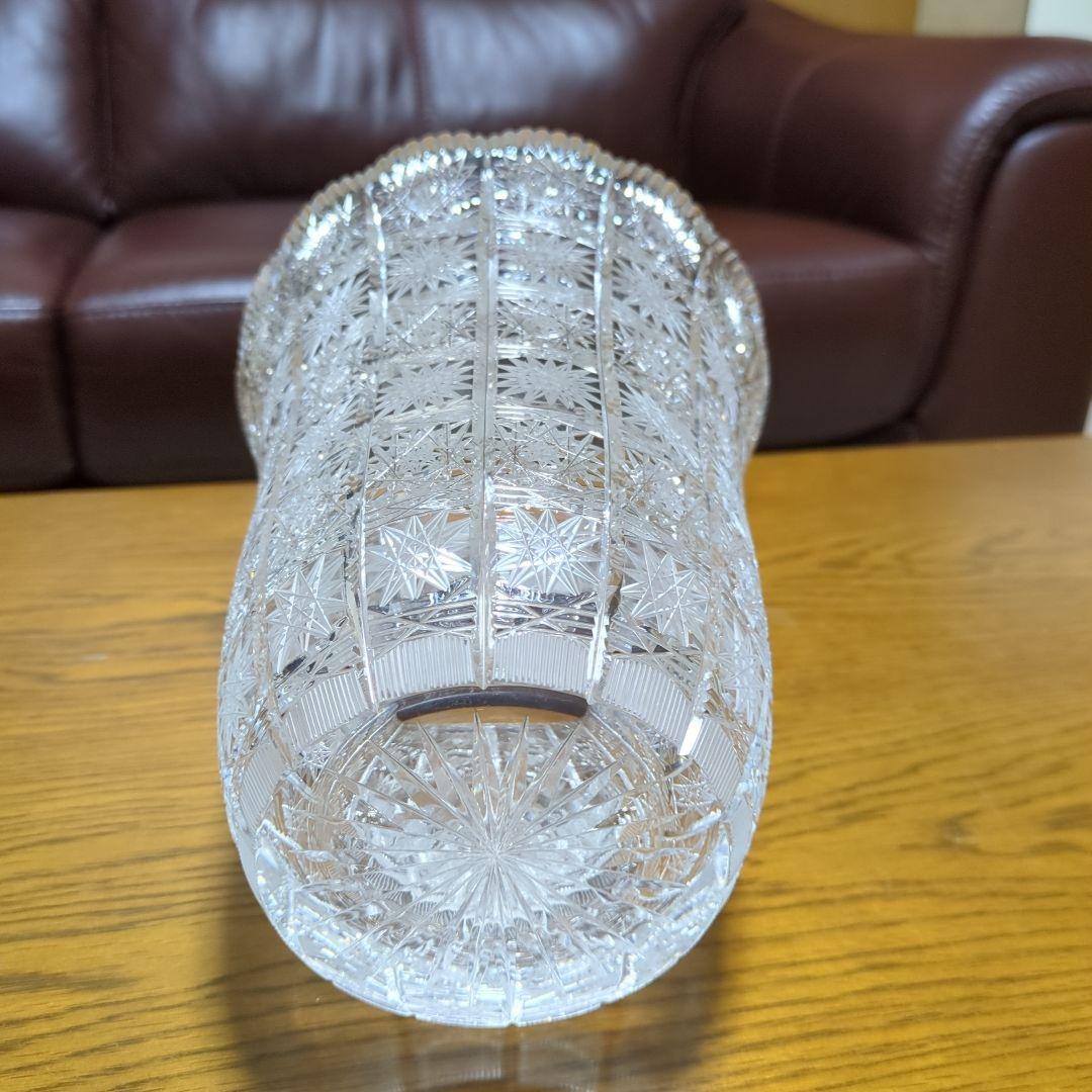 ボヘミアグラス　クリスタルガラス フラワーベース 花柄彫刻 約20cm