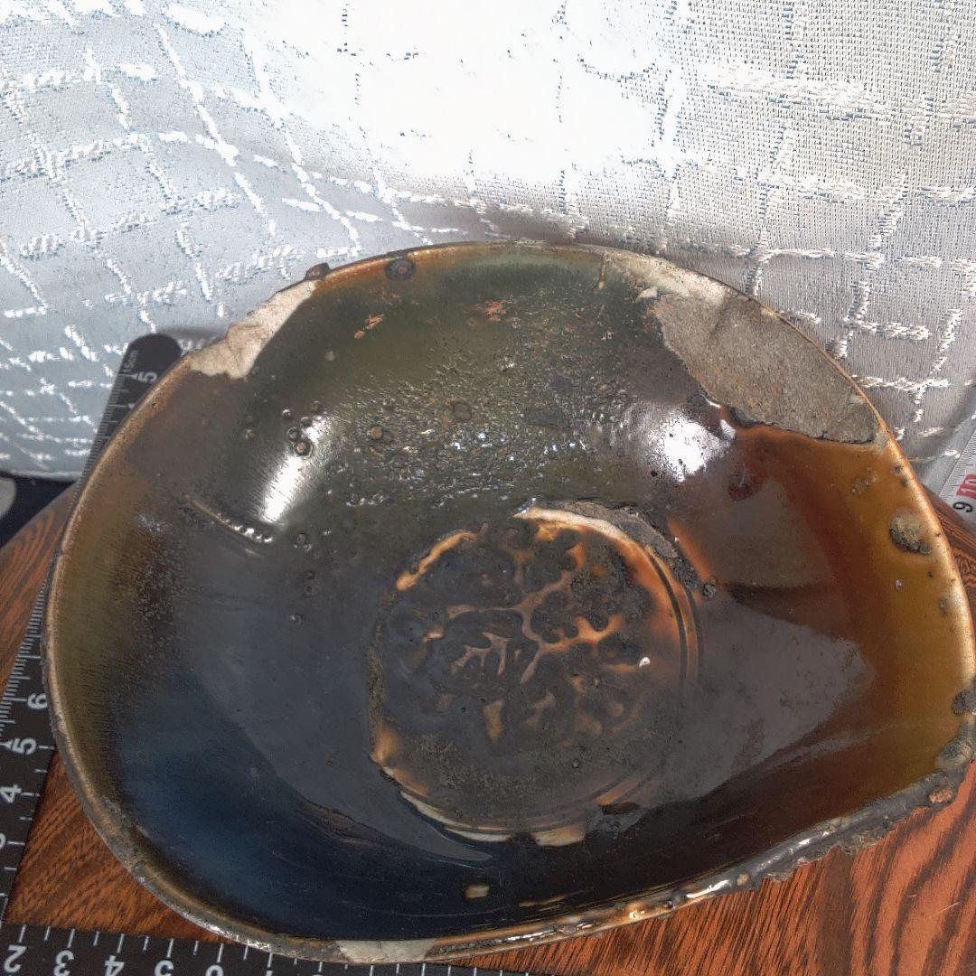 骨董４ 波形デザインの茶碗 発掘？