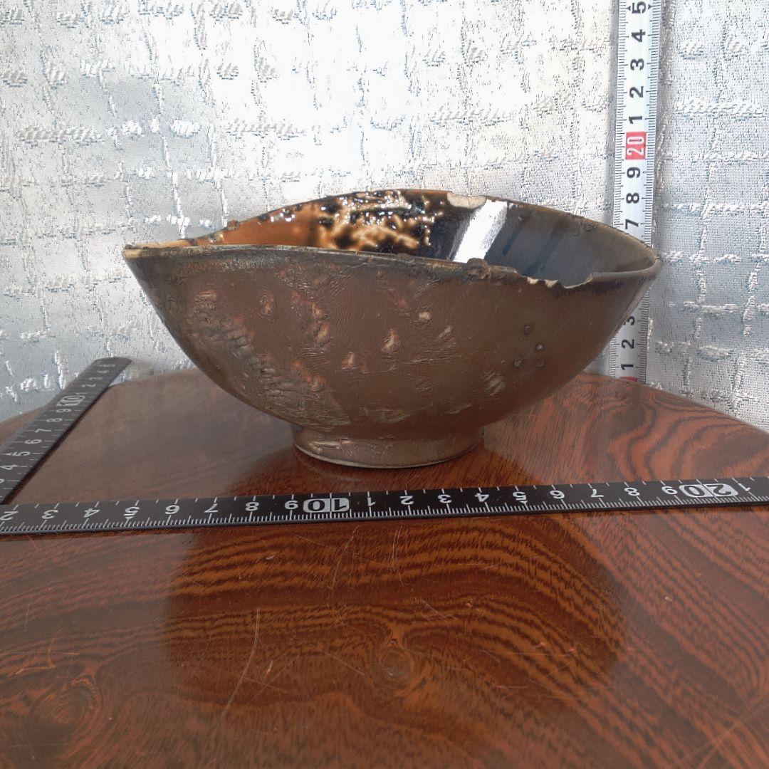 骨董４ 波形デザインの茶碗 発掘？