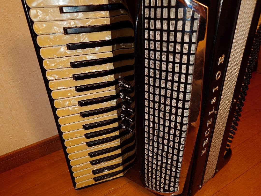 イタリア製　アコーディオン　EXCELSIOR エキセルシャー　MOD.400