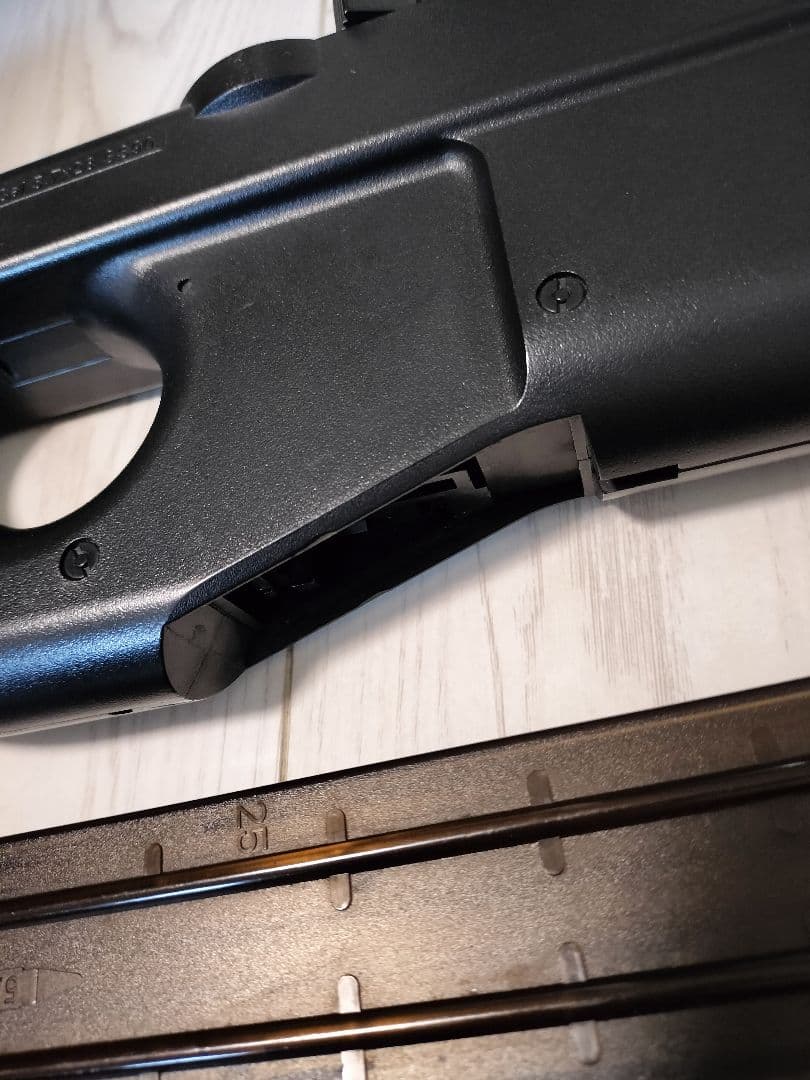 東京マルイ 電動ガン P-90 予備マガジン付き