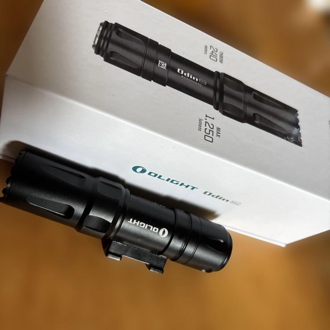 OLIGHT Odin Mini タクティカルライト
