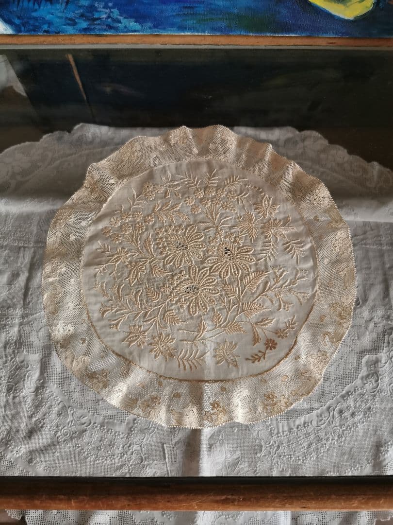 アンティーク ノルマンディーレースドイリー 白鳥と花と花びらの美しいアランソン