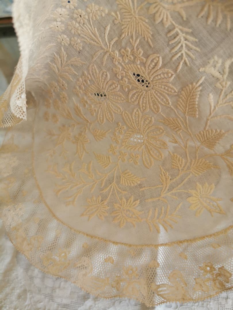 アンティーク ノルマンディーレースドイリー 白鳥と花と花びらの美しいアランソン