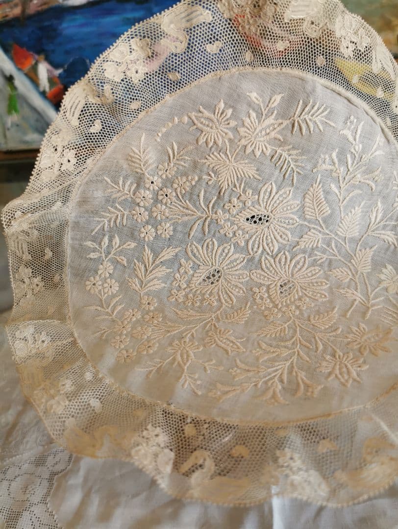 アンティーク ノルマンディーレースドイリー 白鳥と花と花びらの美しいアランソン