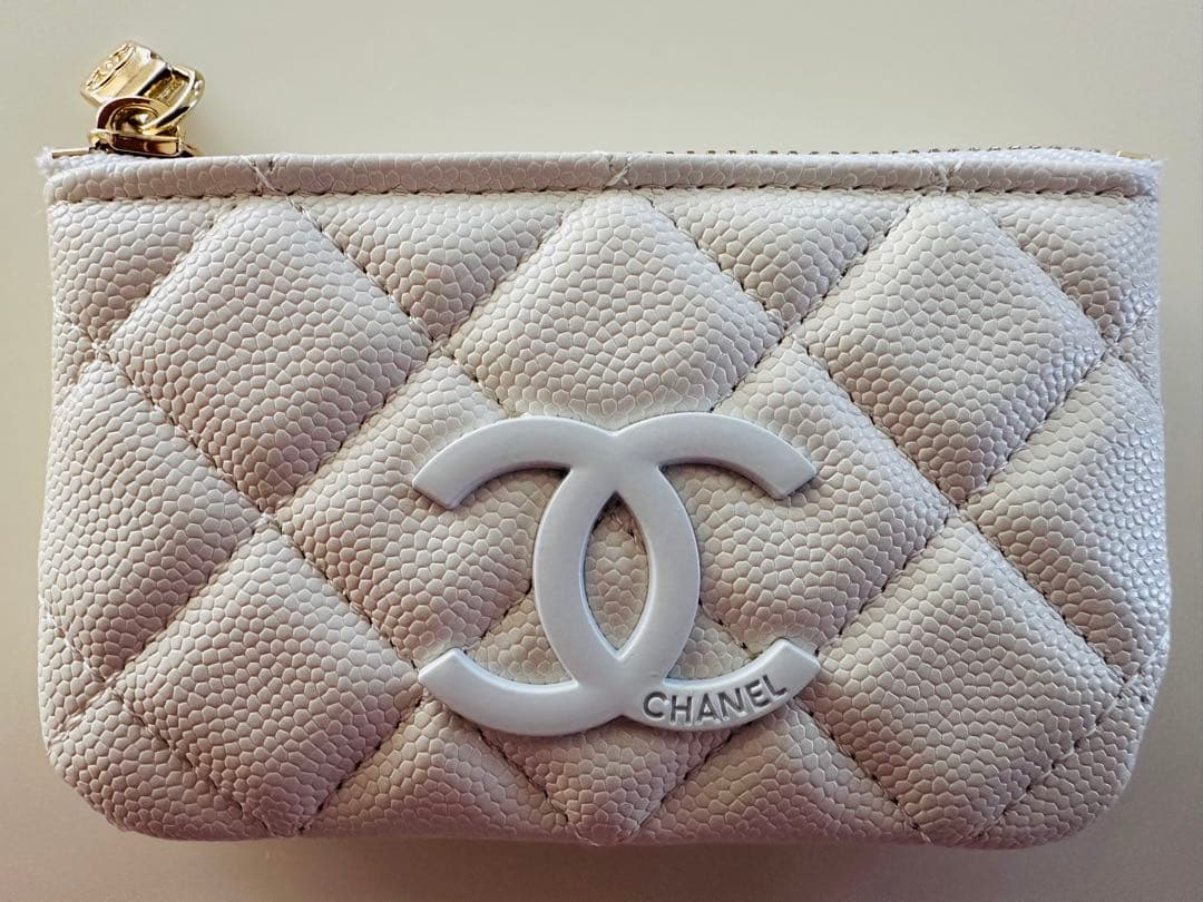 【新品・未使用】CHANEL ノベルティ キルティング ケース ホワイト