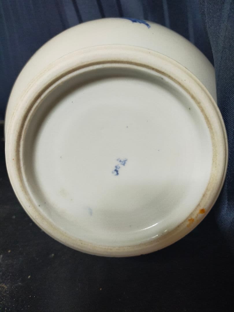 鍋島焼　染付牡丹図柄花瓶　櫛高台