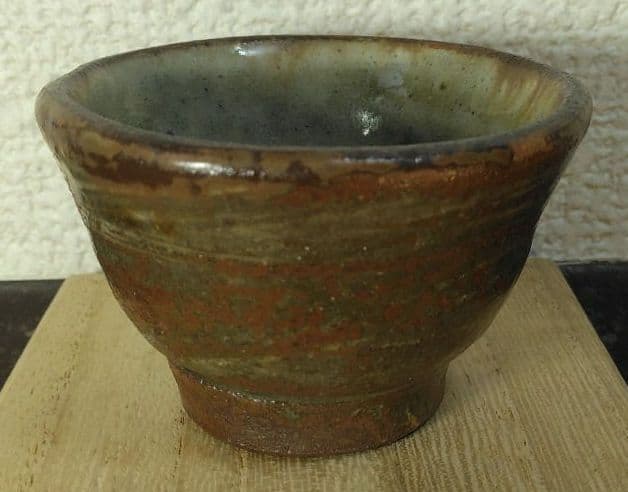 人間国宝 金城次郎 ぐい呑 栞 共箱 美品 やちむん 壺屋焼 壷屋焼 紐付箱