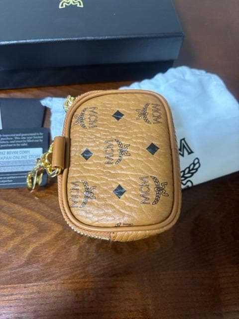 MCM エアポッドケースチャーム MXZBSVI08CO001