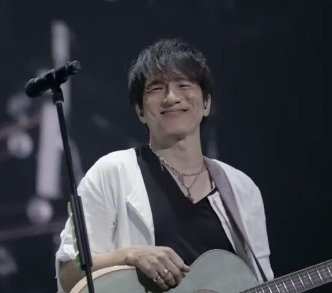 限定値下げ！【美品】ミスチル 桜井 着 レイヤード カットソー V