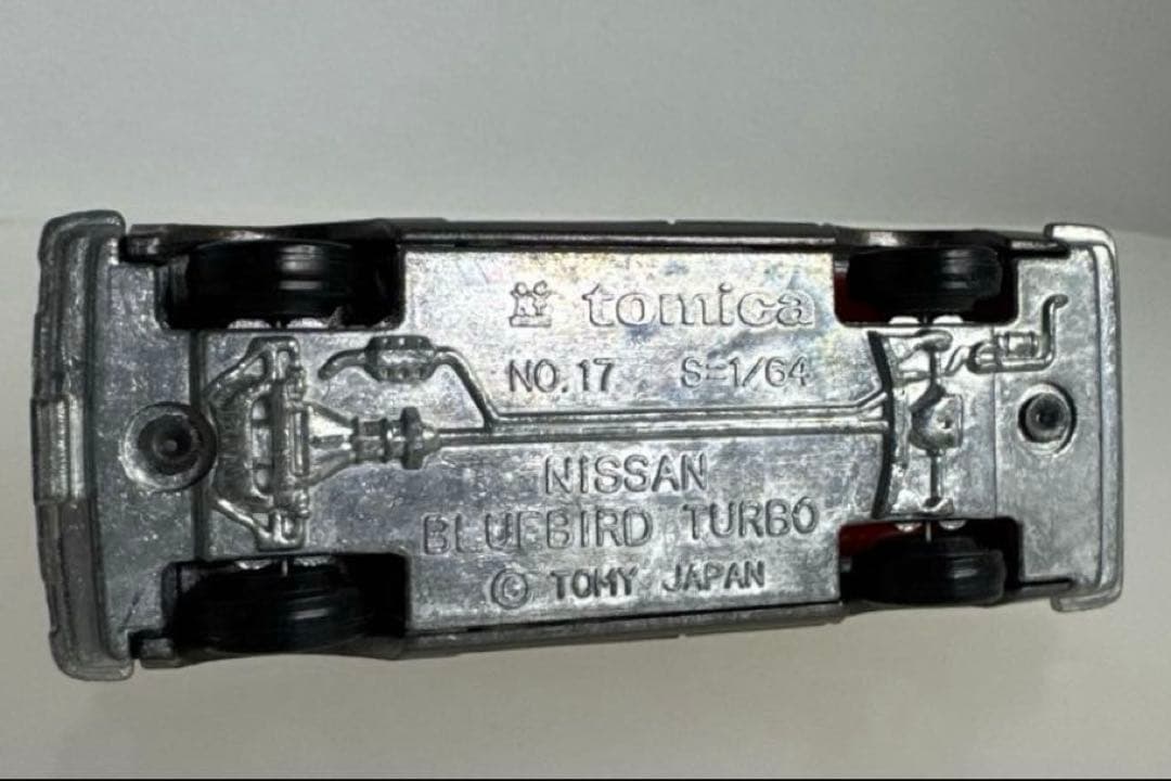 黒箱トミカ　日本製　ニッサン　ブルーバード　ターボ