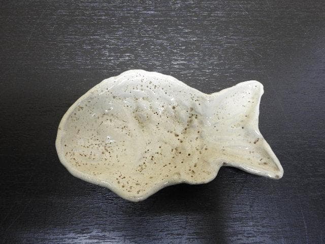 赤膚焼　魚型皿　MA3