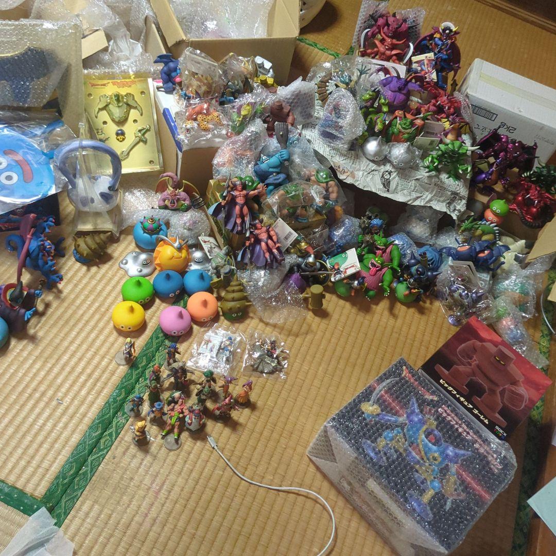 まとめてドラクエソフビ90体ほど、おまけで勇者と仲間その他キャラクター、